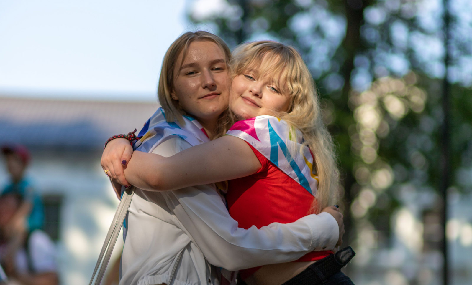 Foto af Михаил Крамор fra Pexels: https://www.pexels.com/da-dk/foto/kvinde-venner-smile-sammen-12617679/